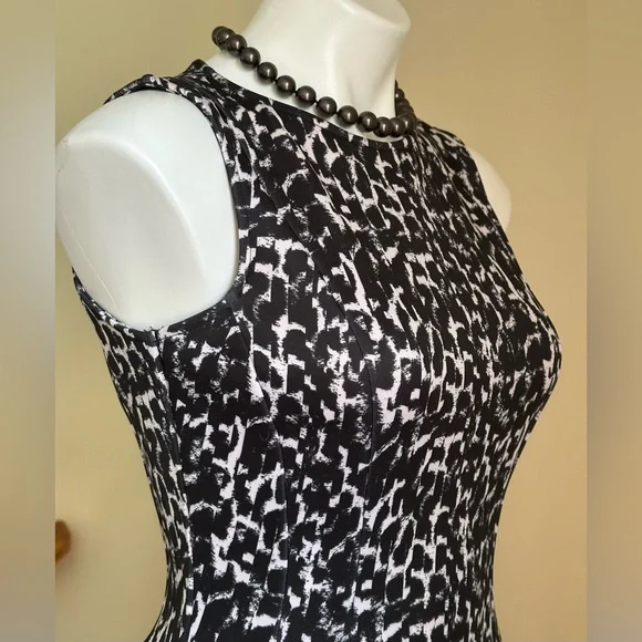 NEW YORK & COMPANY Black & White Sleeveless Bodycon Dress Sz. XS - Picture 6 of 12